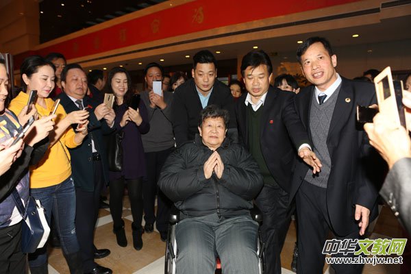 首都各界纪念毛主席诞辰123周年座谈会暨中红书画院慰问老同志新