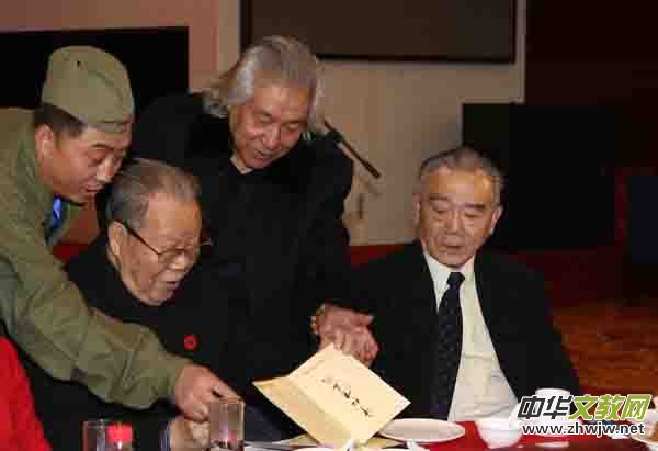 首都各界纪念毛主席诞辰123周年座谈会暨中红书画院慰问老同志新