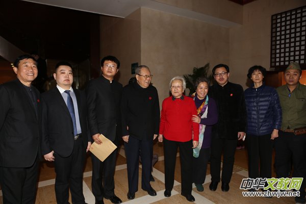 首都各界纪念毛主席诞辰123周年座谈会暨中红书画院慰问老同志新
