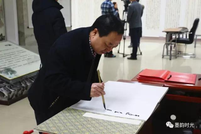还在路上，且歌且行——“剑胆琴心”军人杨东方个人书法作品展正