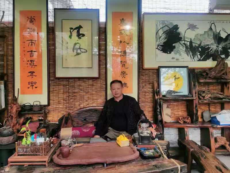 中国大众文化学会名人书画艺术发展委员会——何奇荣