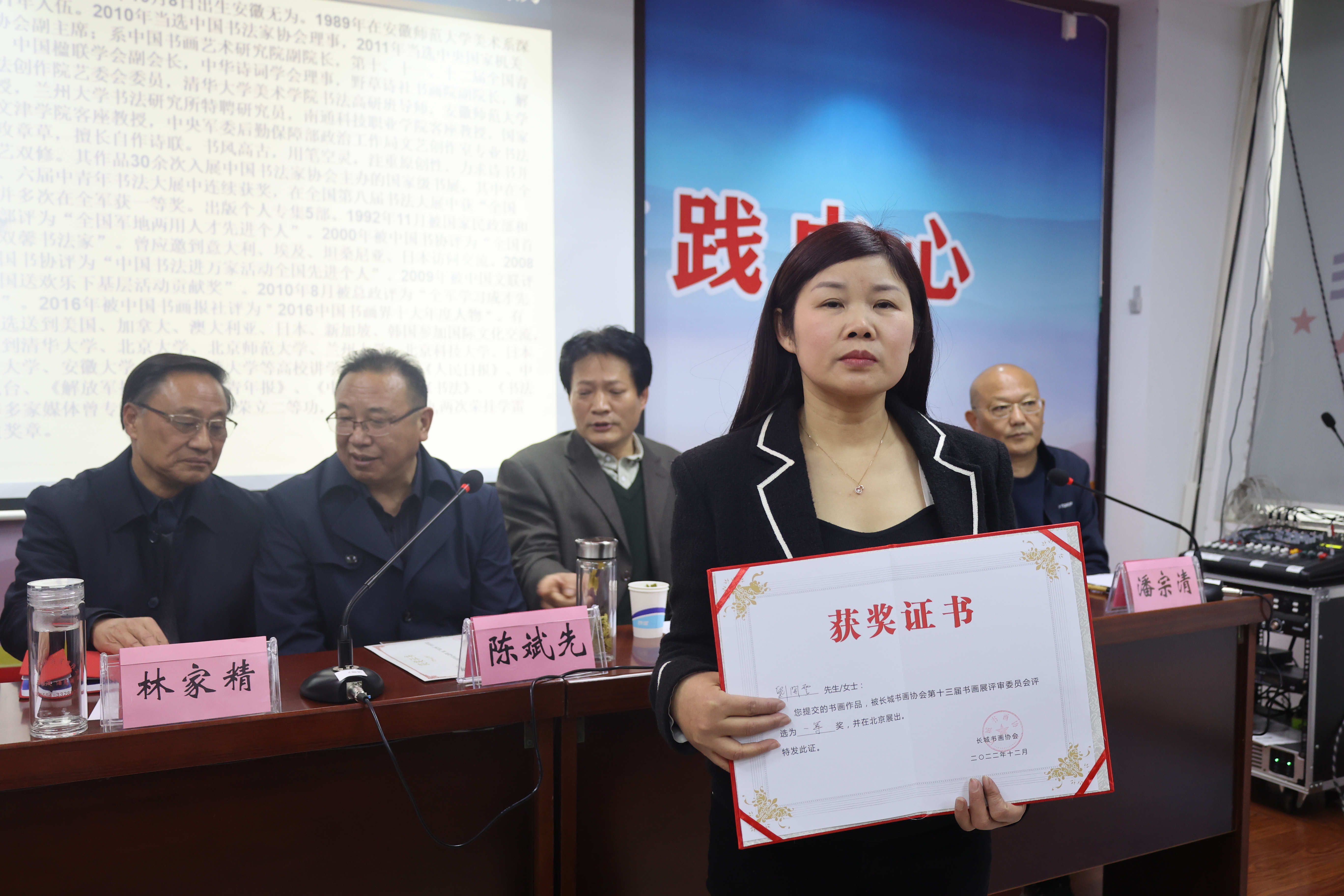 著名书法家倪进祥应邀到我县举办书法诗联公益讲座