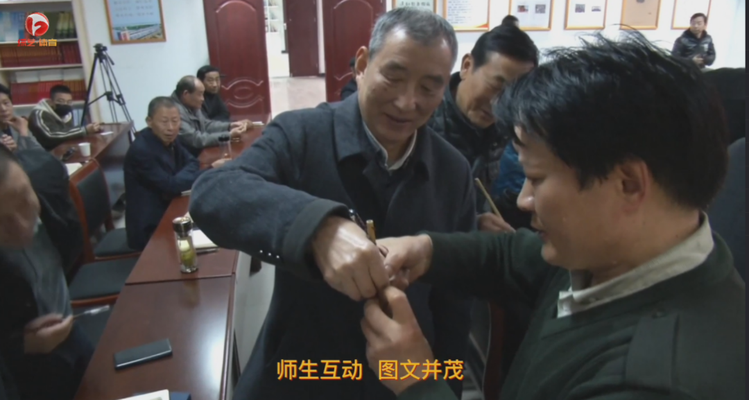 倪进祥“书法公益大讲堂”日前在霍邱县举行