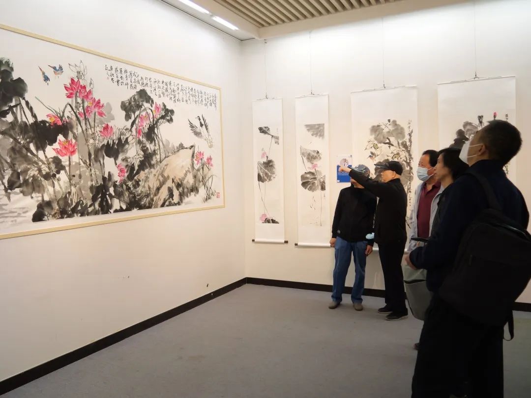 荷风香拂远 春日映山红—2023全国盛世荷和十人公益画展活动在燕京书画社举行