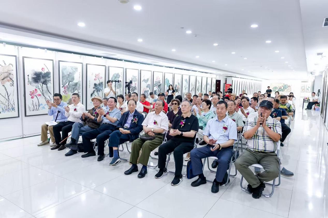 翰墨丹青绘荷韵 妙笔弘和书华章 “荷花齐和盛世·卢宏斌中国画个展”和研讨会在京启幕