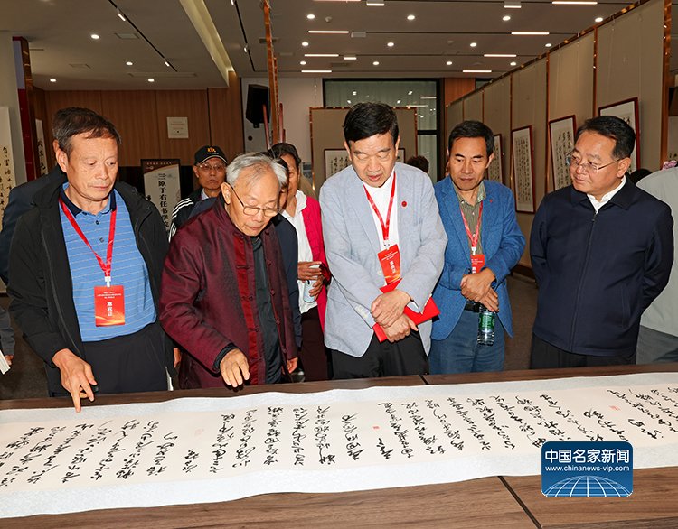 著名书法家赵学敏向家乡三原县捐赠百幅书法作品 祝贺三原于右任书学院正式成立