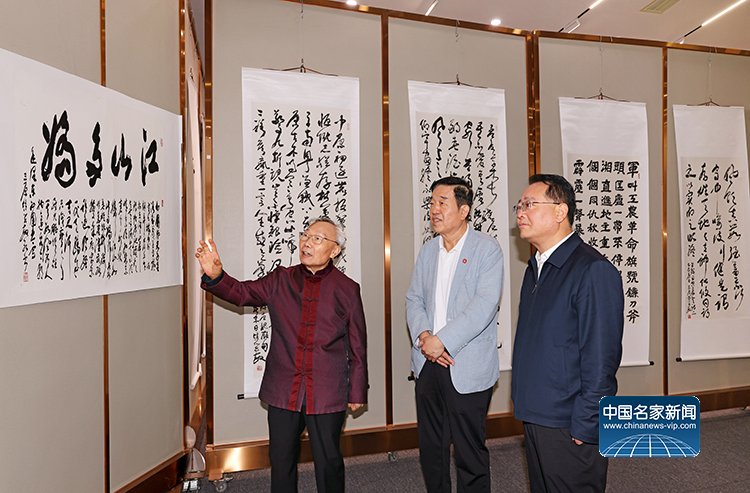 著名书法家赵学敏向家乡三原县捐赠百幅书法作品 祝贺三原于右任书学院正式成立