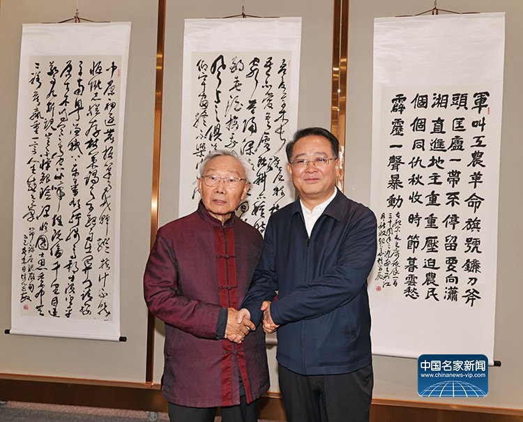 著名书法家赵学敏向家乡三原县捐赠百幅书法作品 祝贺三原于右任书学院正式成立