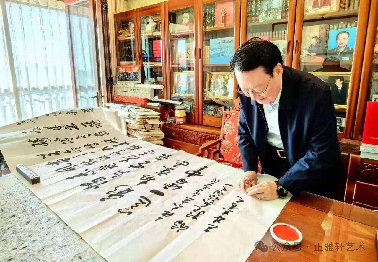 军旅书法家王成志将军应邀为纪念中国长江漂流40周年主题座谈会活动赠送书法作品