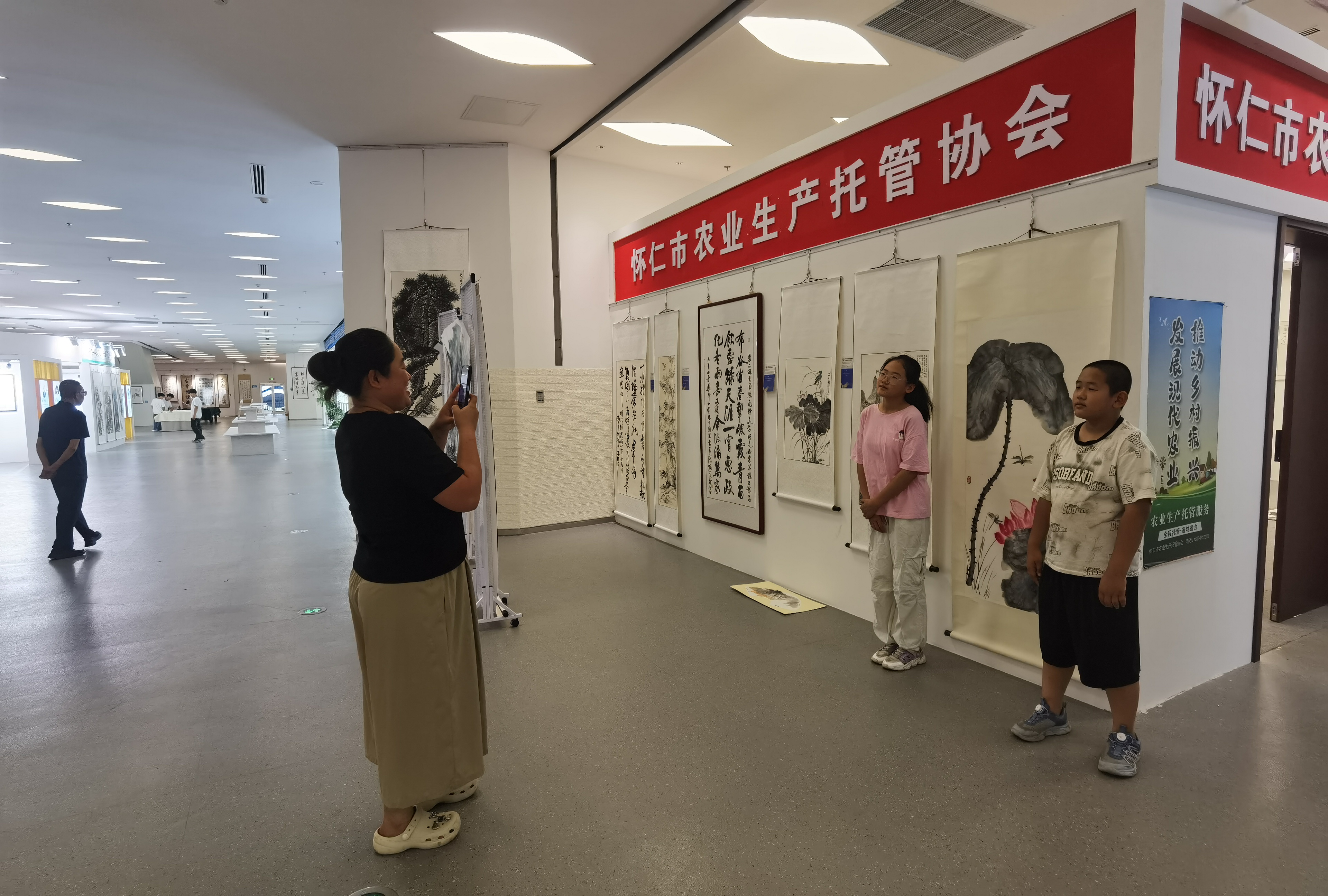 晋聚五洲·书香怀仁——中宣书画院书画展亮相2026怀仁首届农文旅融合发展大会暨第一届进出口商品交易博览会
